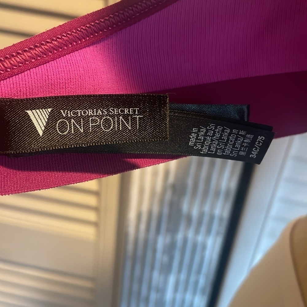 Victoria’s Secret On Point padded sports bra size 34 C - Picture 6 of 7